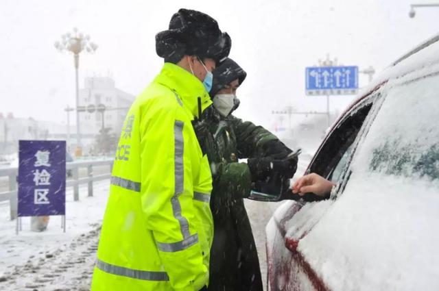 烟台开发区：抗击疫情，他们浴“雪”奋战