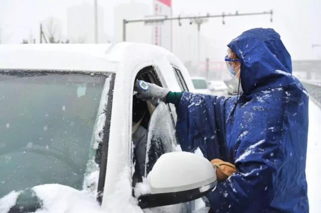 烟台开发区：抗击疫情，他们浴“雪”奋战