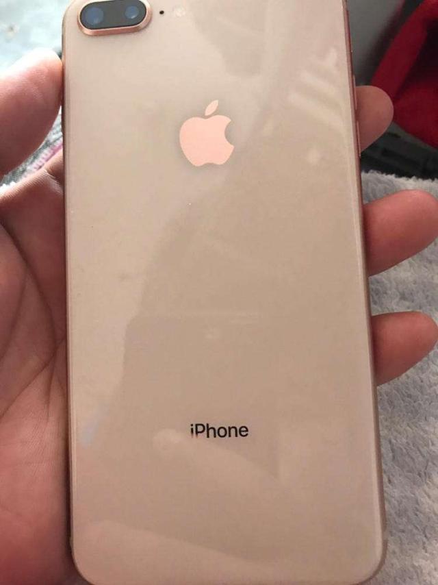 上手2499元的iPhone8plus后，我想扔了iPhoneX