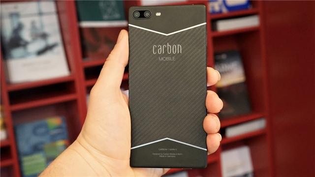 世界首款碳纤维智能手机Carbon Mobile面世：6英寸屏幕仅125g