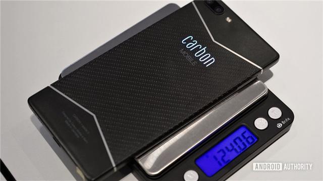 世界首款碳纤维智能手机Carbon Mobile面世：6英寸屏幕仅125g