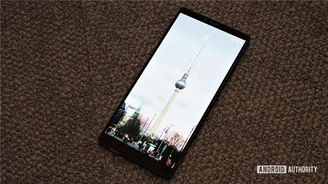 世界首款碳纤维智能手机Carbon Mobile面世：6英寸屏幕仅125g