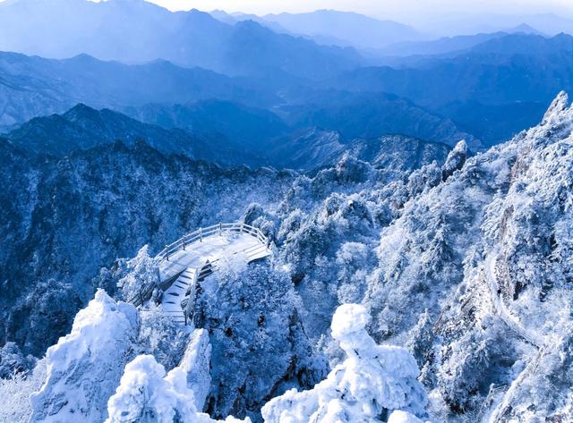 全球黄金最多的山顶！下雪后就成了“云顶天宫”，是老子得道之地