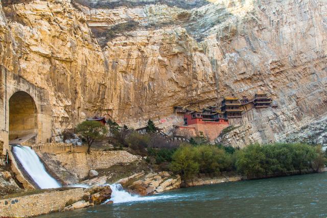 中国最有“仙气”的寺庙，历经千年，寺内从来不生火，游客众多