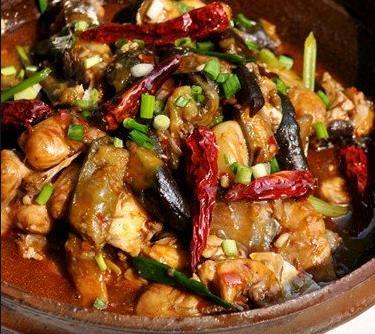 美食推荐：莴笋炒肉丝、酸辣炒白菜、蒜茄子炒肉、茄子焖鱼的做法