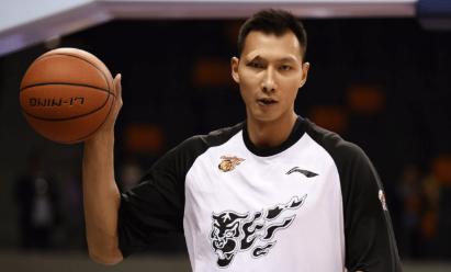 NBA球员的自律性有多强？詹皇从不吃猪肉，一人16年不近女色