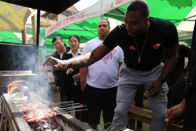 NBA球星中国行，来看看他们都喜欢吃啥吧！真是五花八门～