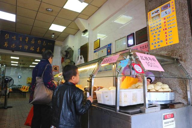 厦门这家小吃店，地道小吃一网打尽，像不像老国营食堂？