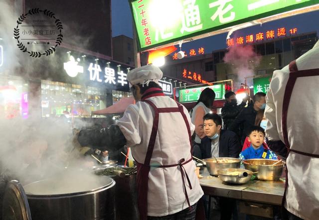 陕西的网红夜市，40家店只卖1种面条，家家客满，好吃又热闹