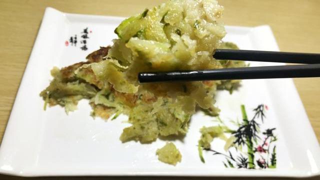 山东本地的美食呱嗒，很多80后都吃过的一道小吃，满满的童年回忆