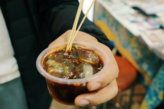 风靡厦门几百年的美食，号称厦门第一风味小吃，外地游客：不敢吃