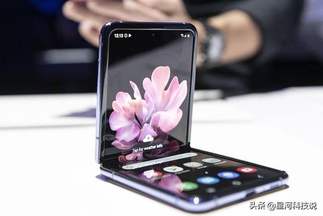 叠屏手机普及有望？三星Galaxy Fold Lite曝光，售价7792元