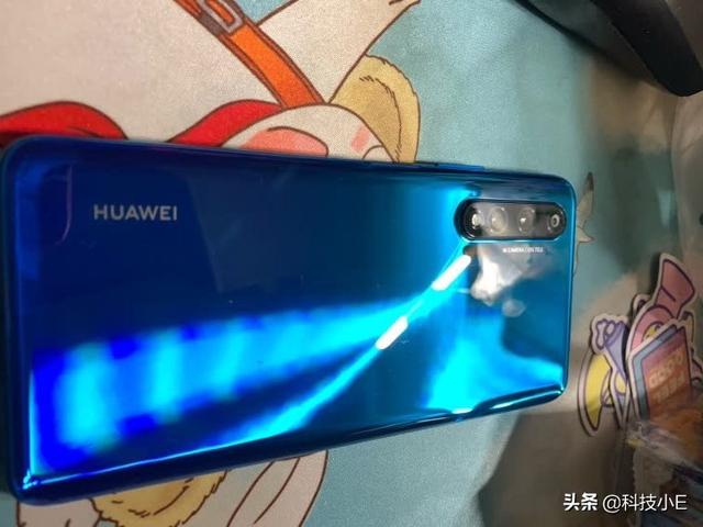 华为5G手机大降价，麒麟990+8GB运存+40W快充，从3799跌至2299