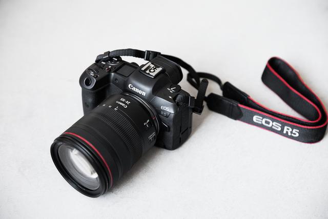 佳能EOS R5、R6双机同步发布 用8K视频改写无反相机市场