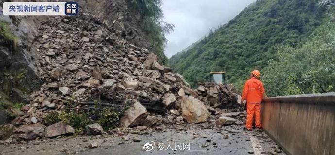 注意！四川甘孜多条国省干道发生塌方泥石流