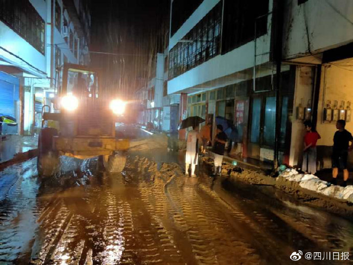 强降雨致四川 多地受灾，茂县山洪泥石流致1人失联