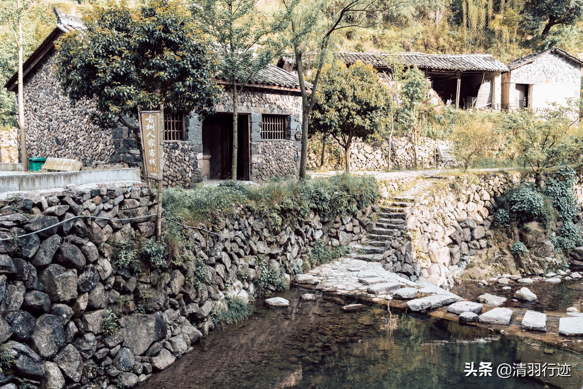 浙江一座600年的石头村，建筑全是石头垒砌，古朴静谧游客不多