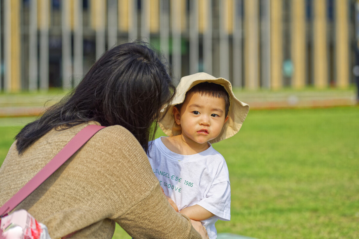 孩子胆小内向，多半与父母的这些行为有关，家长越早知道越好