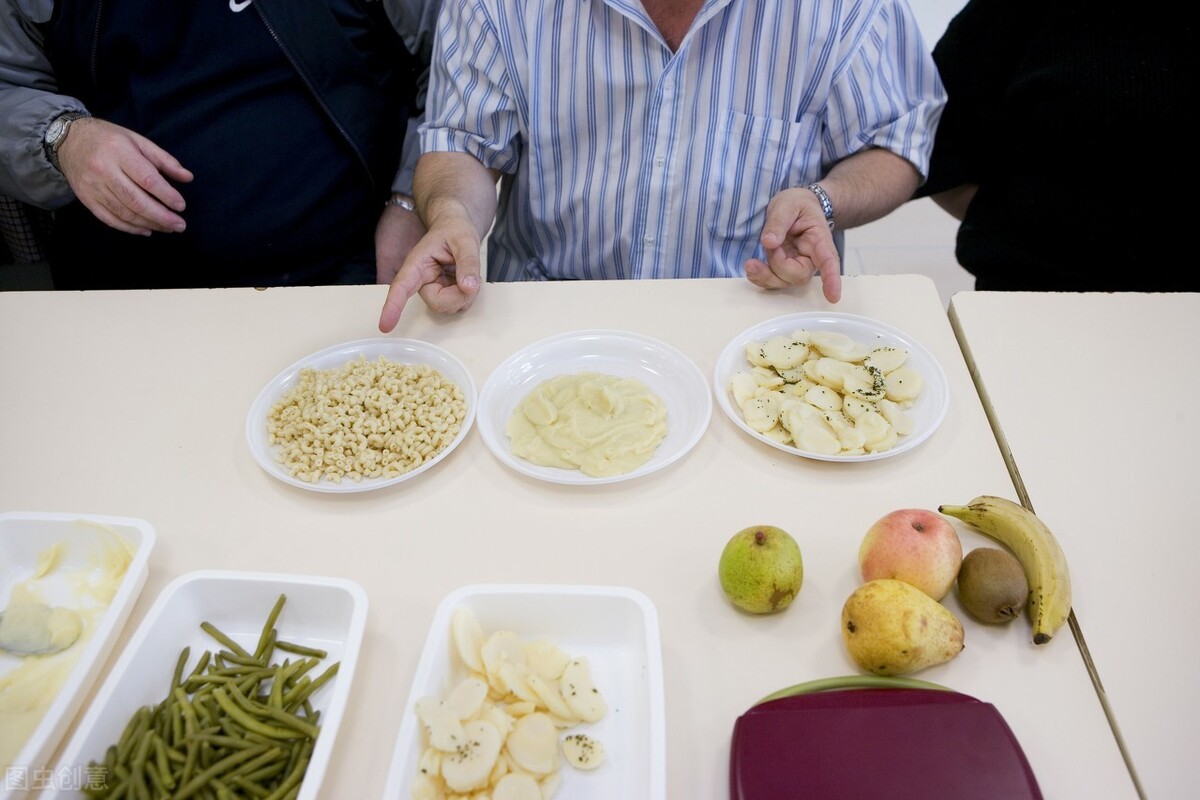 高血压病人稳定血压需要远离四类食物