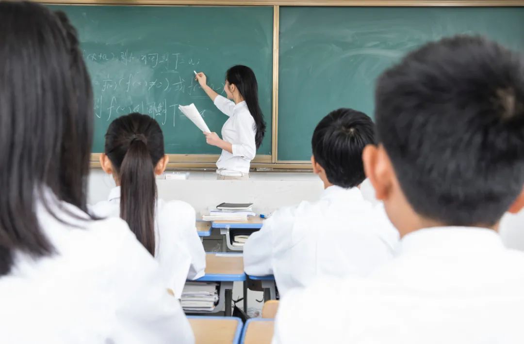 学生玻璃心、身体素质差、不抗挫……我们的教育怎么了？