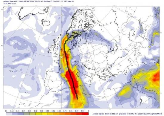 ◀产品图显示，部分来自撒哈拉沙漠的灰尘（沿箭头深灰色区域）还可能延伸到挪威和瑞典的南部。来源：ECMWF